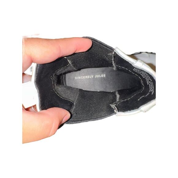 Sincerely Jules Women’s Chunky Chelsea Boots Size 8 Beige Cream Black Lug Sole - Picture 11 of 11